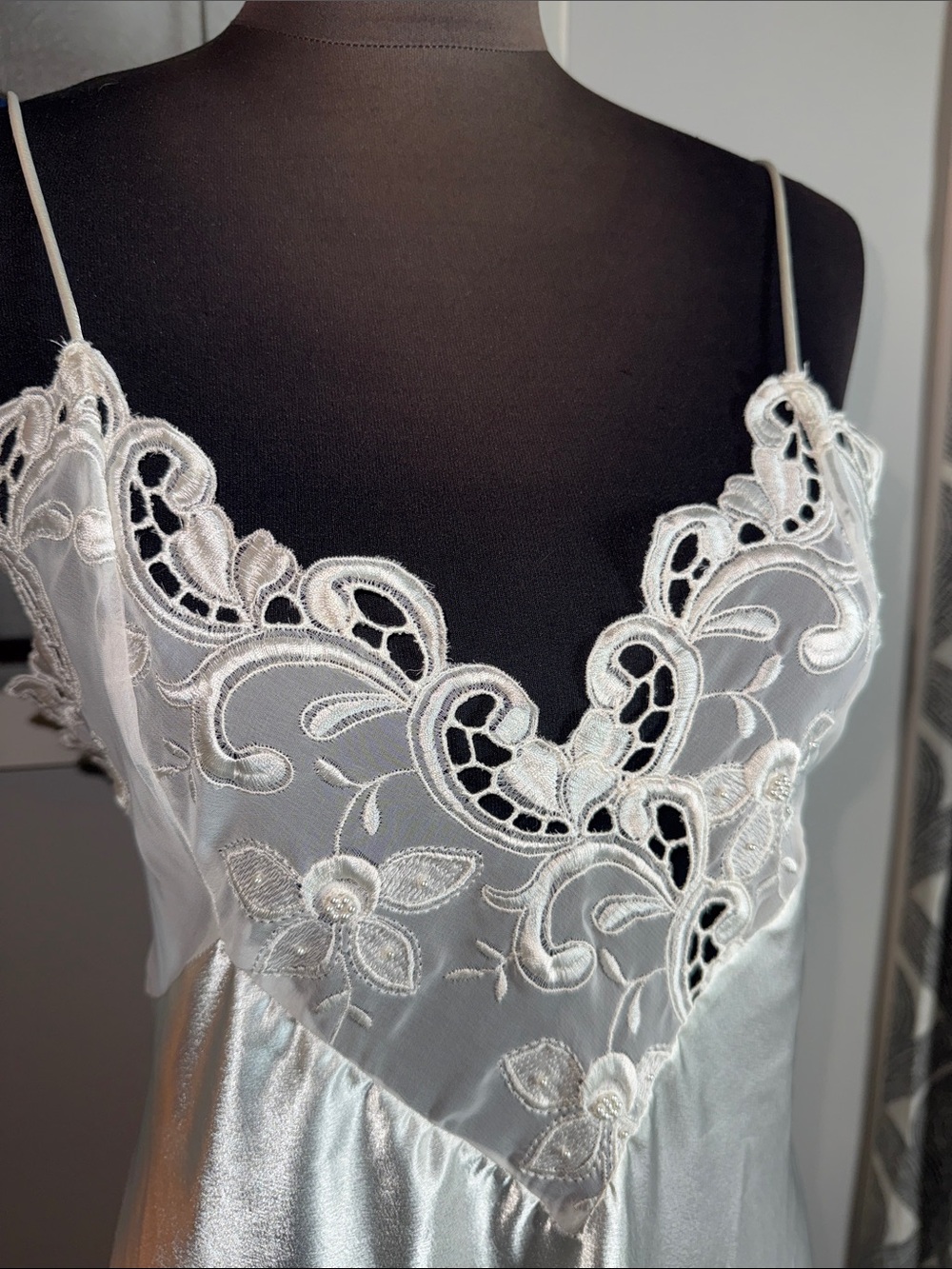 Vintage Victoria’s Secret Gold Label White Satin & Lace Slip Dress - Size Small - Picture 3 of 10